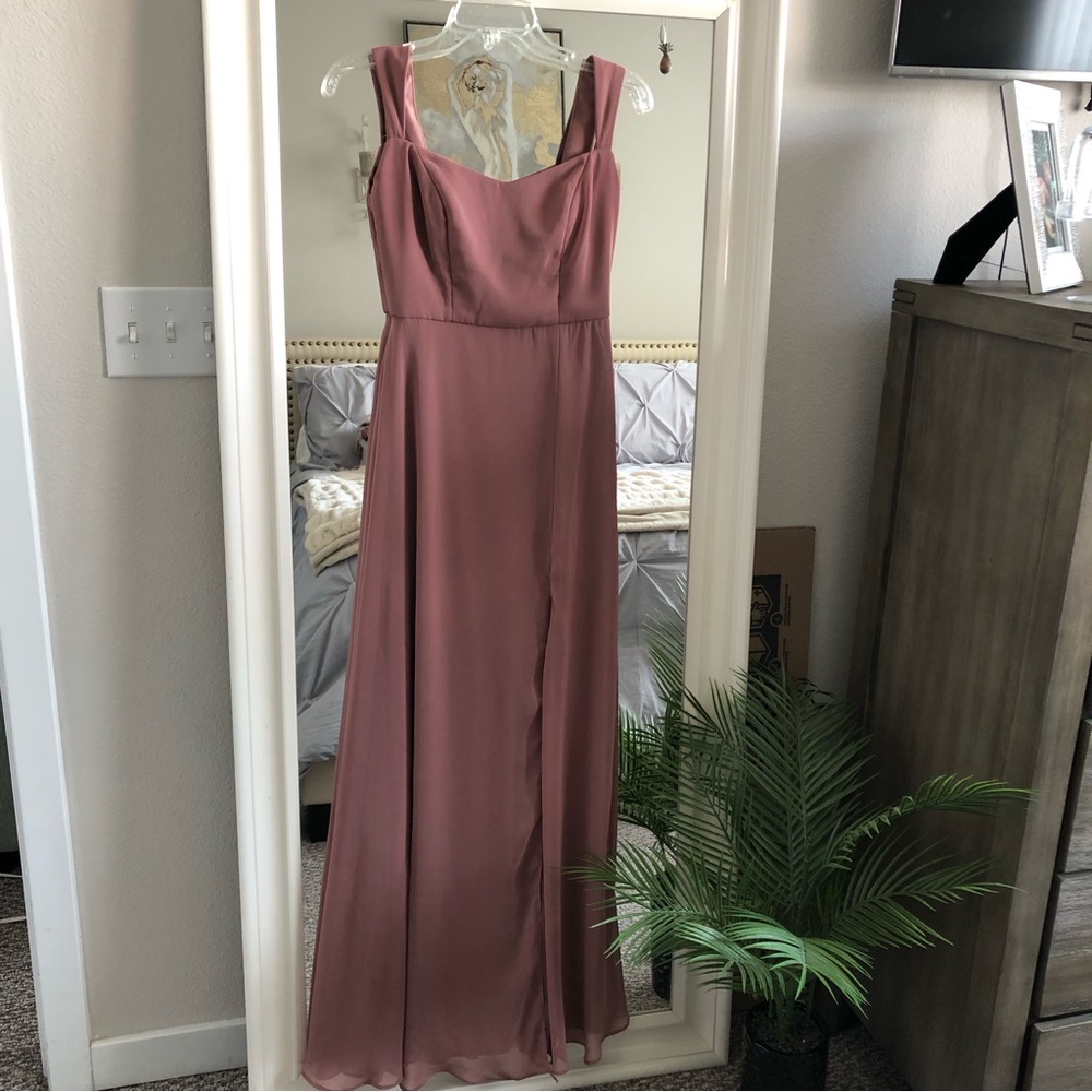 Sienna long formal dress/bridesmaid dress with slit in front. SZ 0
